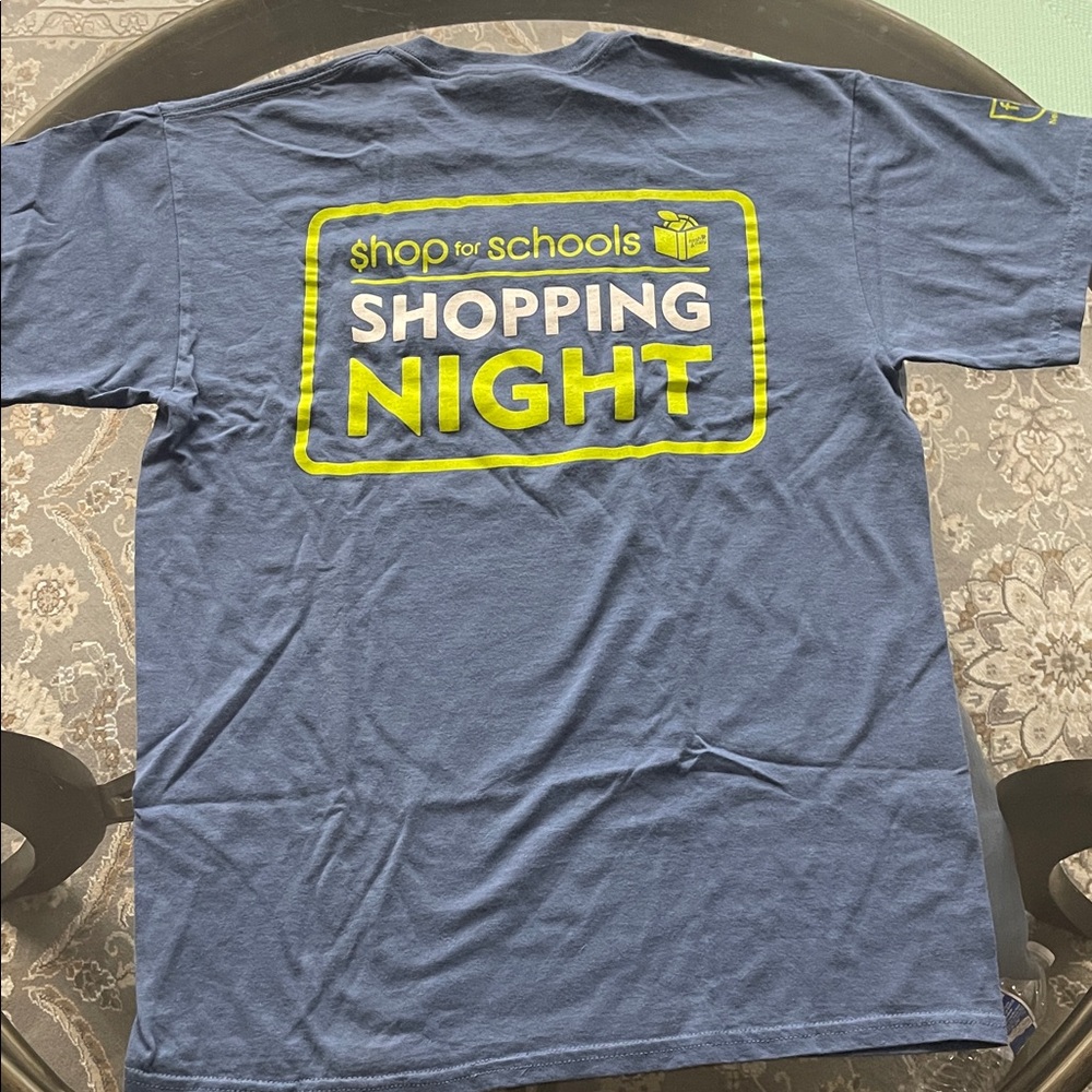 Vintage fresh & easy Neighborhood Market Graphic 'Here to Help' (M) T-Shirt